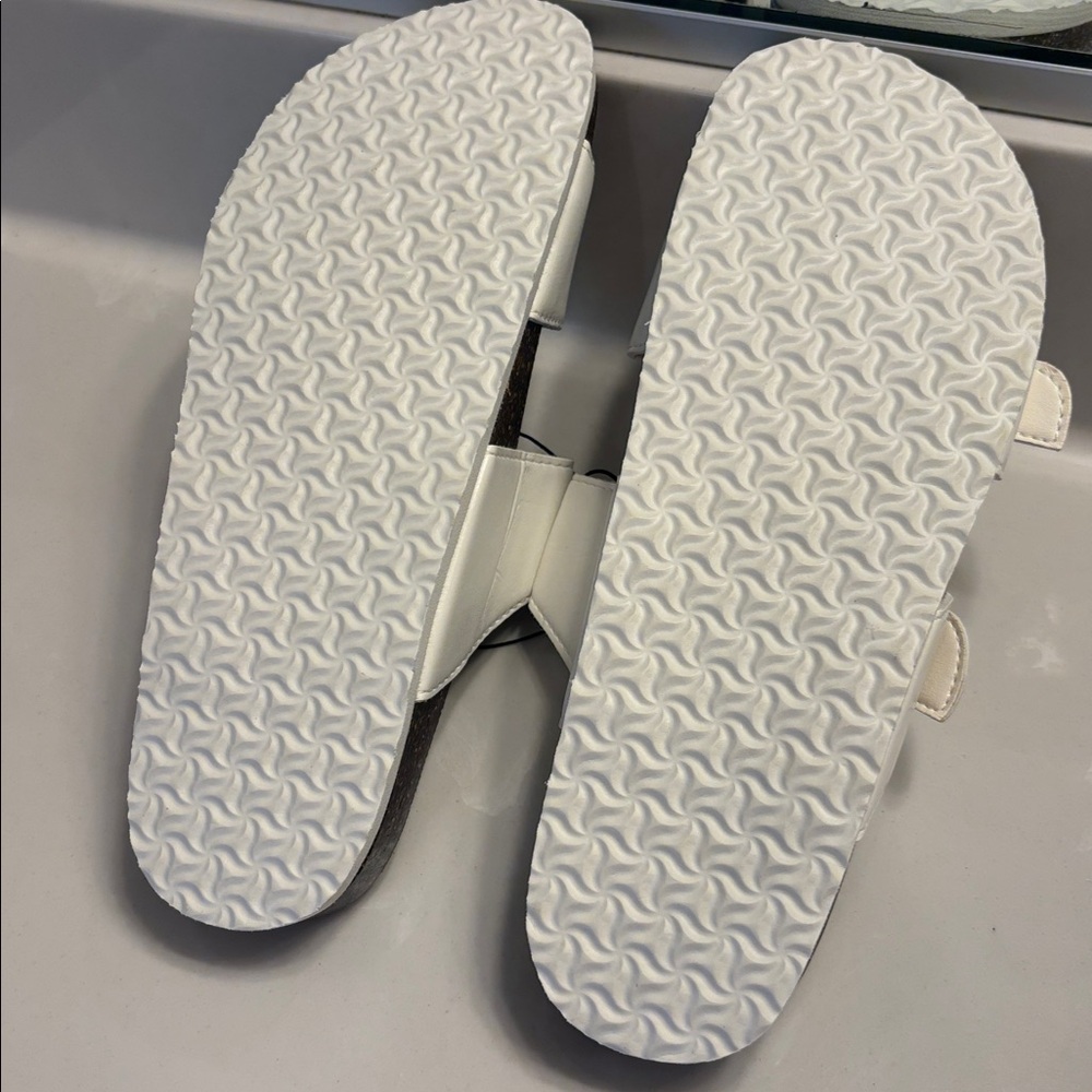 Time and Tru NWT Women’s White Double Buckle Slide Sandals - Picture 3 of 4